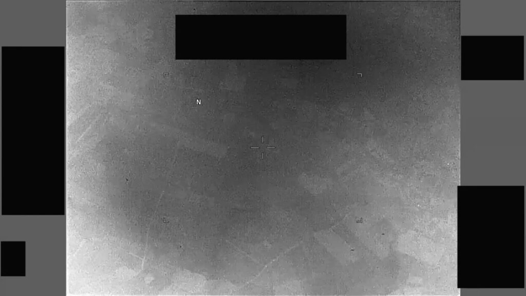 DOW-UAP-PR096のDVIDS公式映像 約15秒地点