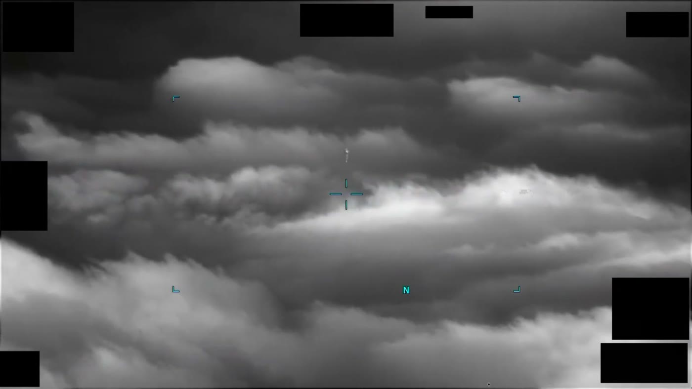 DOW-UAP-PR105のDVIDS公式映像 約59秒地点