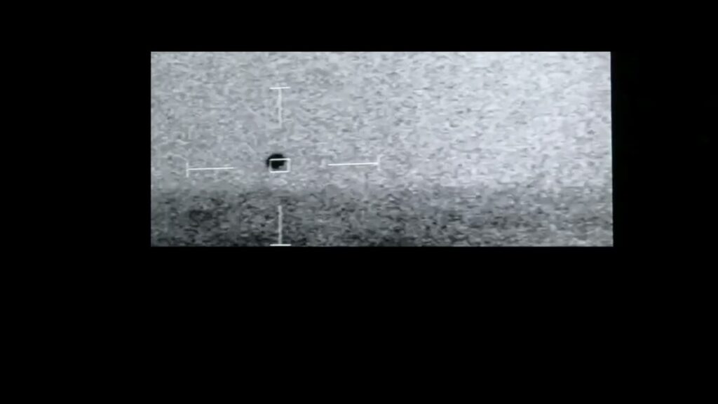 DOW-UAP-PR124のDVIDS公式映像 約10秒地点