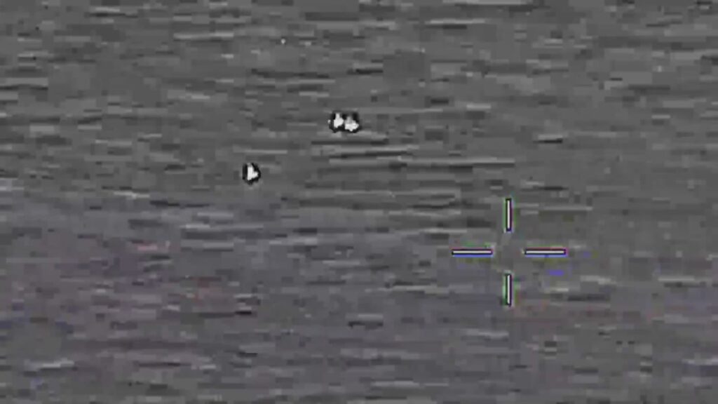 DOW-UAP-PR052のDVIDS公式映像 約99秒地点